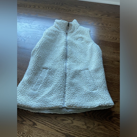 The north face reversible vest - Picture 7 of 11